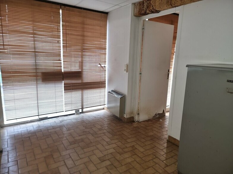 Retail in Vincennes to rent - Interior Photo - Image 3 of 8