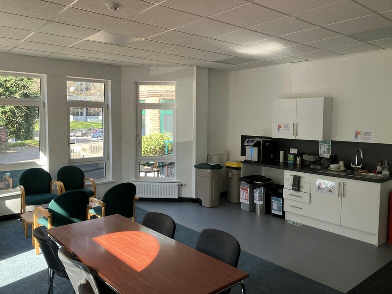 Fitzalan Rd, Cardiff to rent - Building Photo - Image 3 of 7