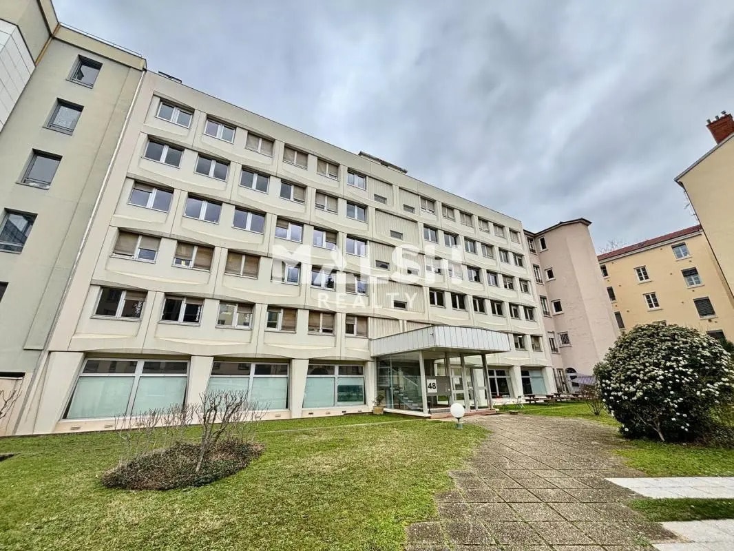 Office in Lyon to rent Building Photo- Image 1 of 7