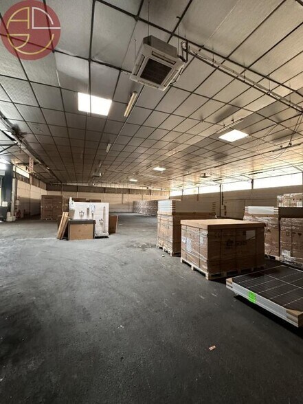 Industrial in Muret to rent - Interior Photo - Image 3 of 6