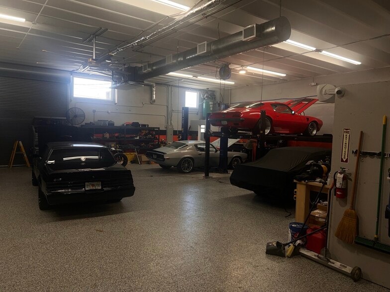 181 NE 32nd Ct, Oakland Park, FL for sale - Building Photo - Image 2 of 6