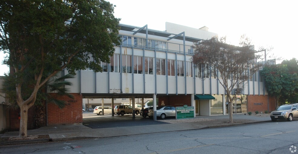246 W College St, Covina, CA to rent - Building Photo - Image 2 of 3