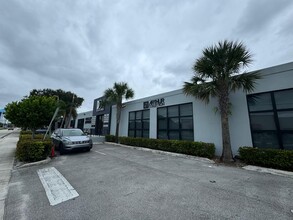 3040 N 29th Ave, Hollywood, FL for rent Building Photo- Image 1 of 32