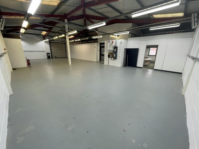 5 Fairfield Ct, Coventry to rent - Building Photo - Image 2 of 5