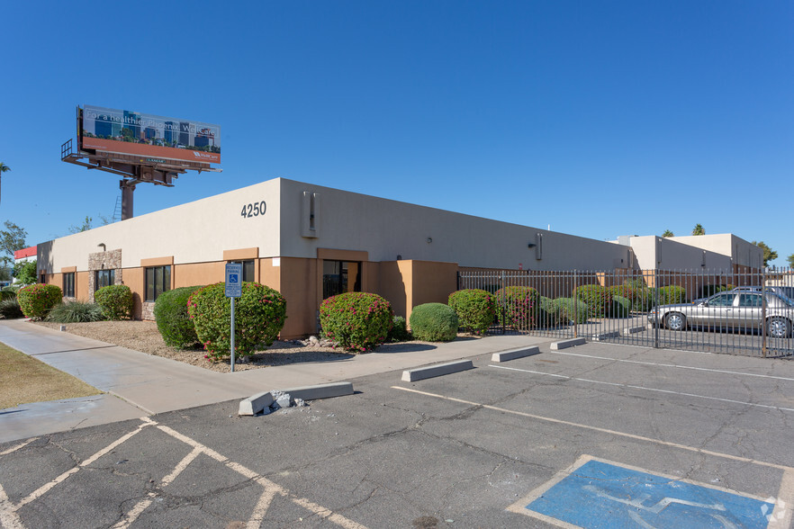 4250 E Broadway Rd, Phoenix, AZ for sale - Primary Photo - Image 1 of 10