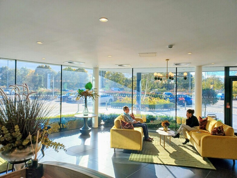 Wharfedale Rd, Wokingham to rent - Interior Photo - Image 3 of 23