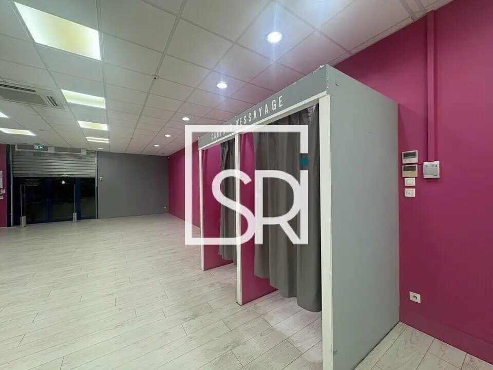 Location Commerce 187 m² - Photo 1