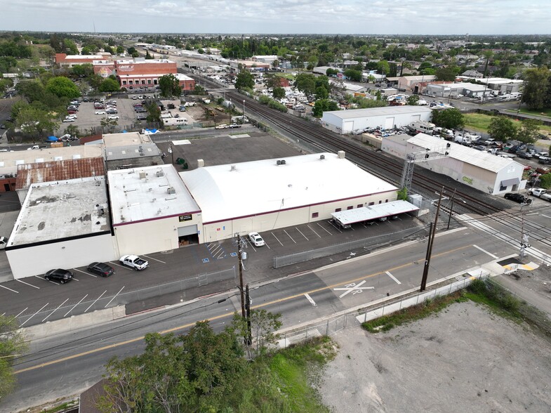 945 E Lindsay, Stockton, CA for sale - Primary Photo - Image 1 of 7