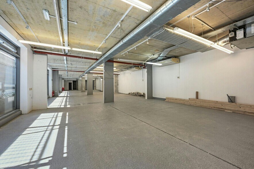 8 Orsman Rd, London to rent - Interior Photo - Image 3 of 7