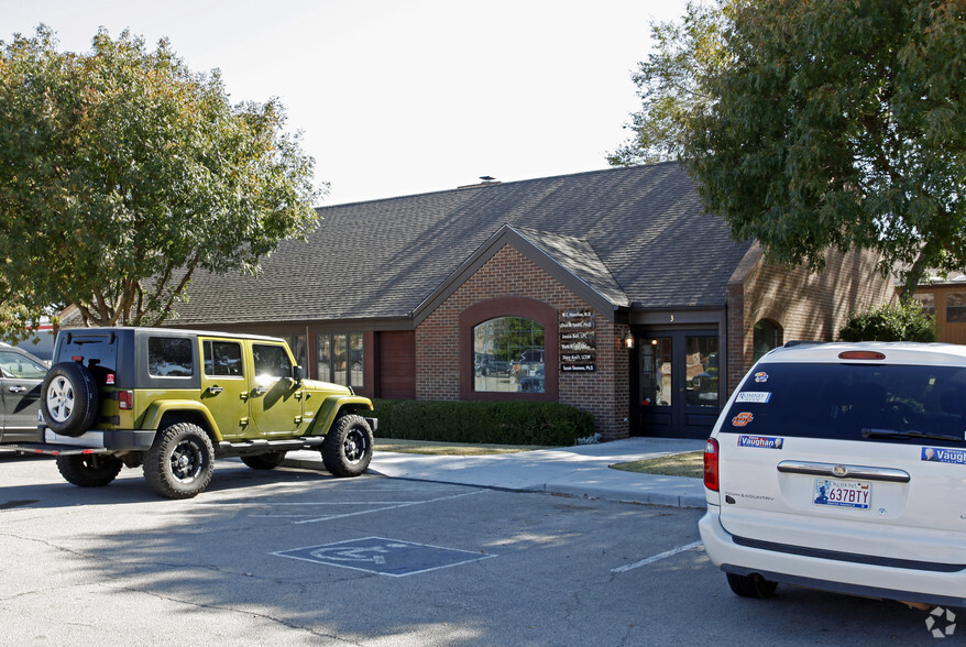 425 Fairview Ave, Ponca City, OK for sale - Primary Photo - Image 1 of 1