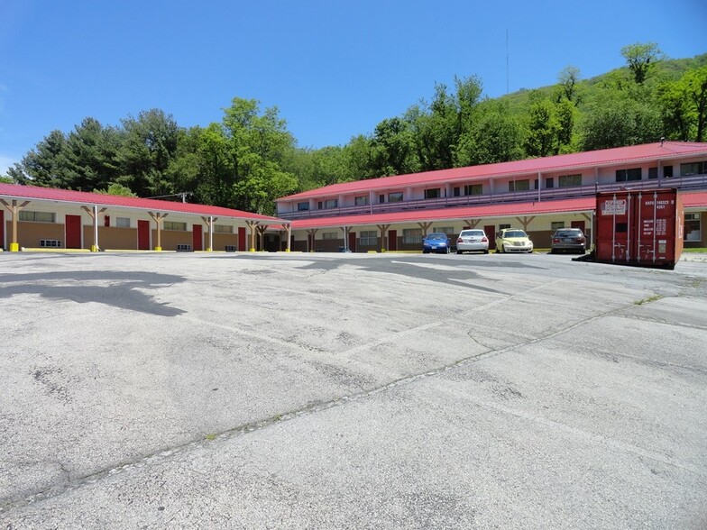 3206 E Cumberland Rd, Bluefield, WV for sale - Primary Photo - Image 1 of 1