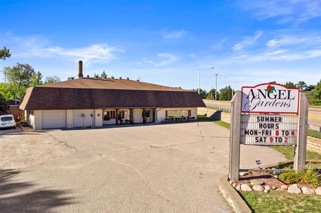 2210 Kingston Rd, Wisconsin Rapids, WI for sale - Primary Photo - Image 1 of 7