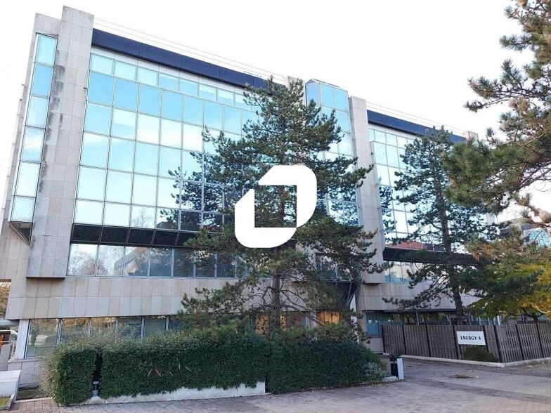 32-34 Avenue De L'Europe, Vélizy-Villacoublay to rent - Building Photo - Image 2 of 12