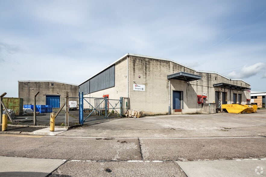 Walter Leigh Way, Leigh to rent - Building Photo - Image 3 of 4