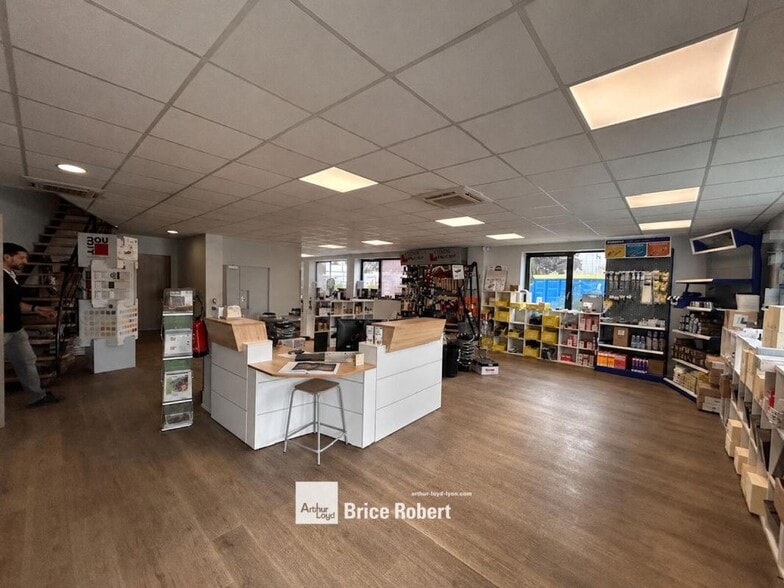 28 Rue Louis Pradel, Corbas for sale - Building Photo - Image 2 of 7