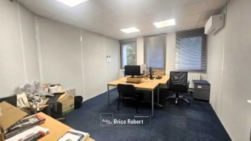 Office in Écully to rent Building Photo- Image 1 of 3