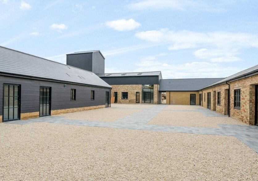 Watling St, Leighton Buzzard to rent - Primary Photo - Image 1 of 7