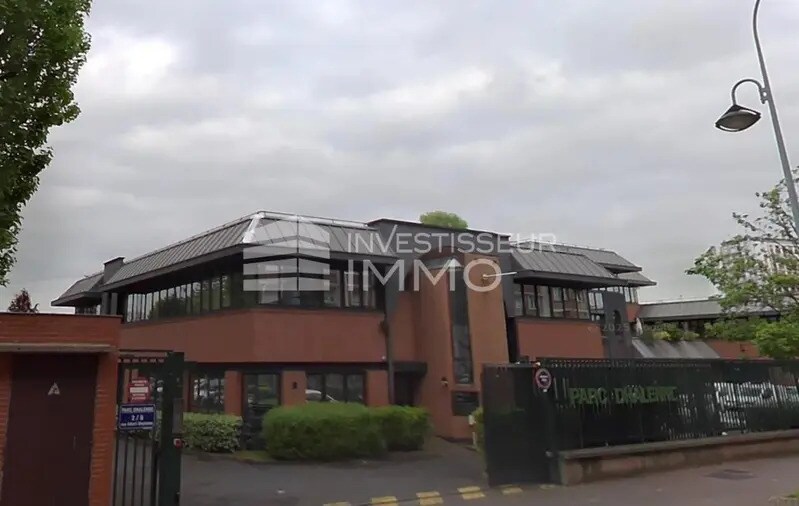Light Industrial in Saint-Ouen-sur-Seine to rent - Building Photo - Image 3 of 4