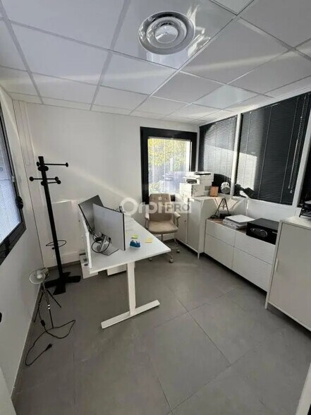 Office in Avignon to rent - Building Photo - Image 3 of 5