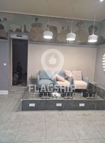Retail in Paris to rent - Interior Photo - Image 2 of 4