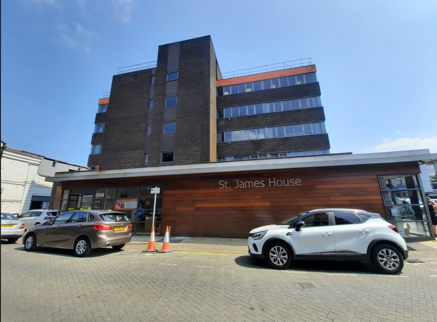 St James Row, Burnley to rent Primary Photo- Image 1 of 2