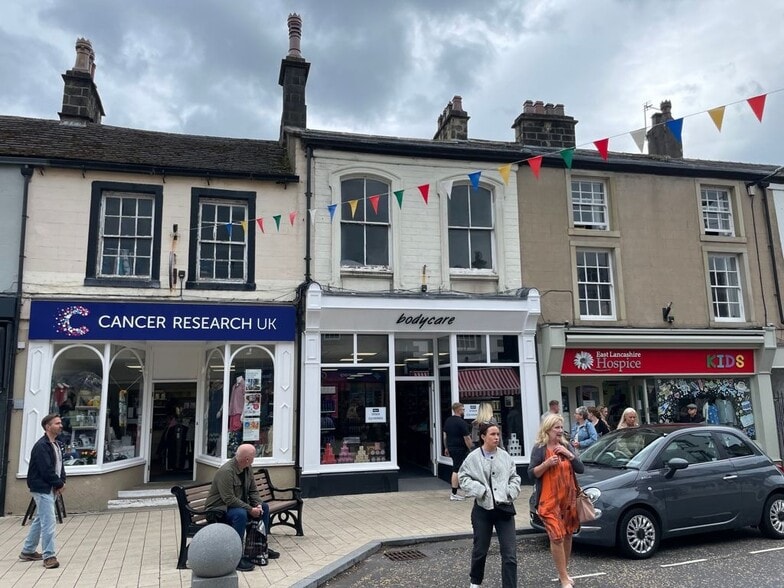 14 Castle St, Clitheroe to rent - Building Photo - Image 3 of 4