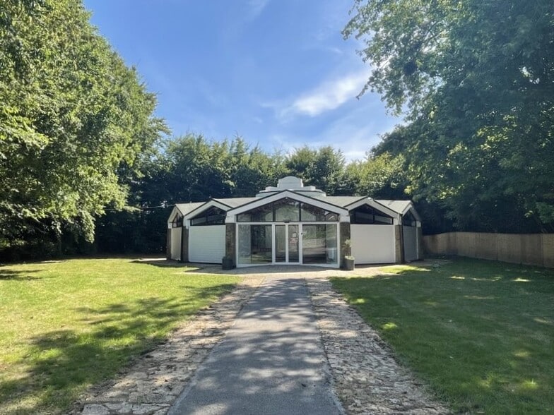 The Chapel, Station Rd, Hurst Green to rent - Primary Photo - Image 1 of 5