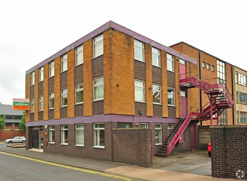 2 Bath Ave, Wolverhampton to rent - Building Photo - Image 3 of 3