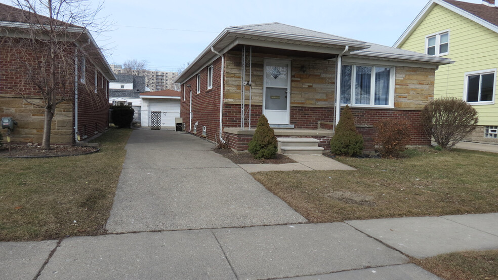 8059 Edward, Center Line, MI for sale - Primary Photo - Image 1 of 1