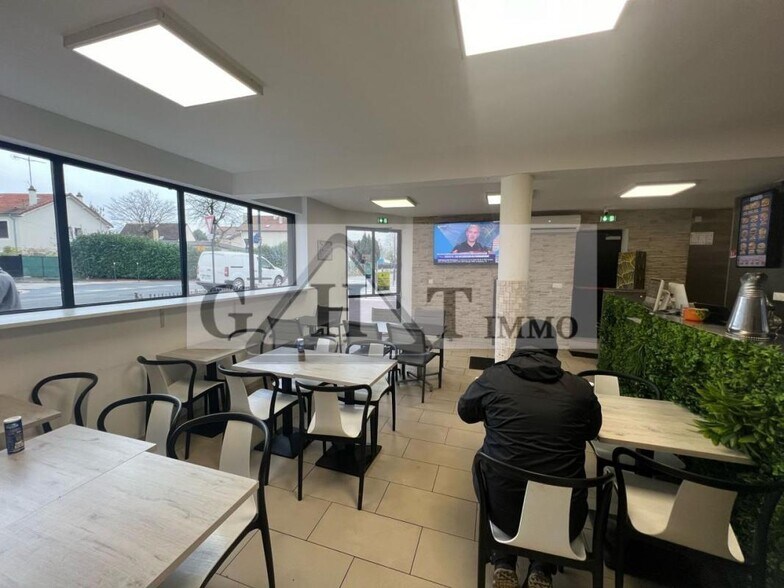 Retail in Chelles for sale - Interior Photo - Image 3 of 4