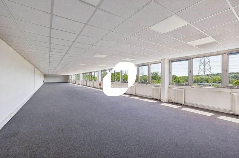 Light Industrial in Palaiseau to rent - Interior Photo - Image 3 of 7