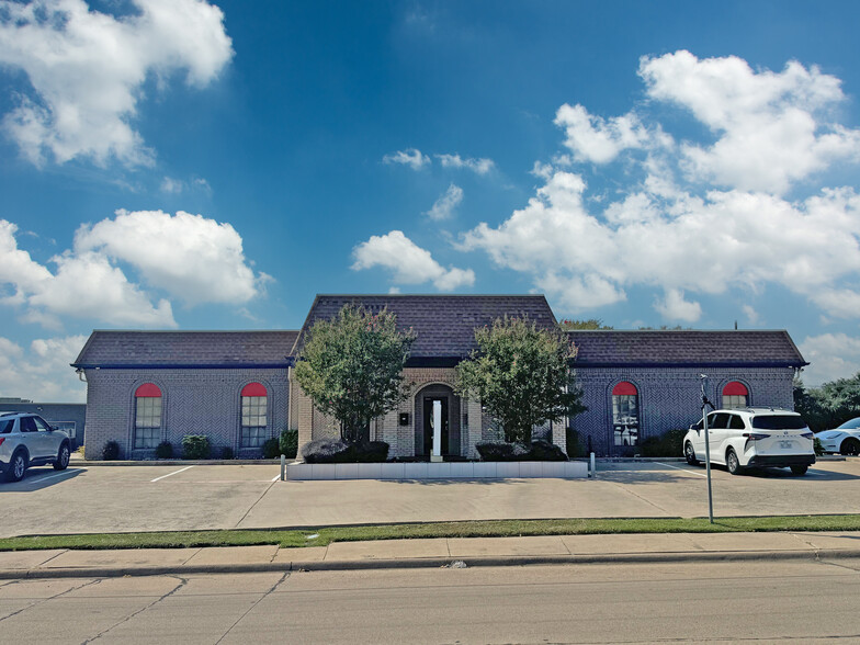 2511 Texas Dr, Irving, TX for rent - Building Photo - Image 1 of 7