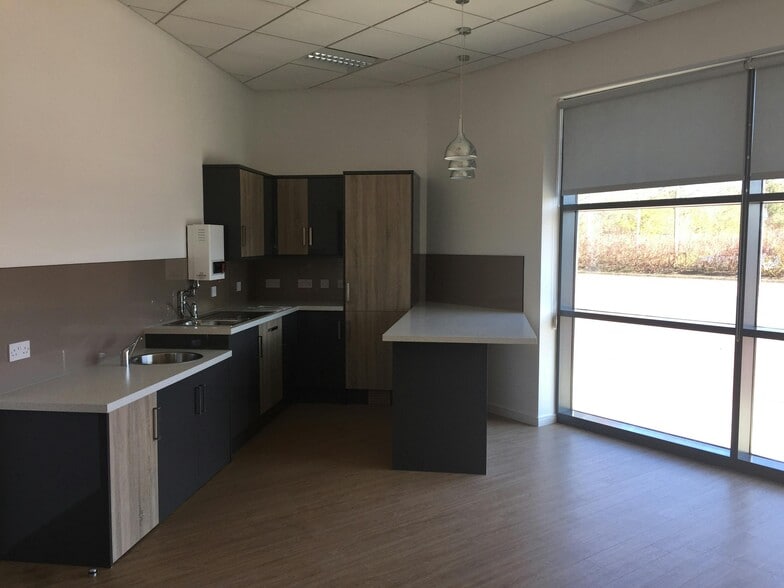 The Silverlink N, Newcastle Upon Tyne to rent - Building Photo - Image 3 of 17