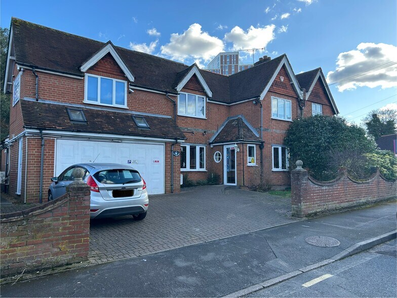 Albert Rd, Bracknell for sale - Primary Photo - Image 1 of 1