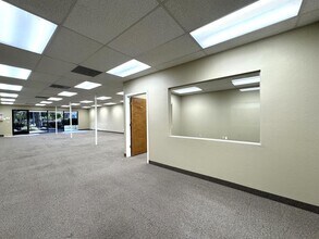 1890 Park Marina Dr, Redding, CA to rent Interior Photo- Image 2 of 12