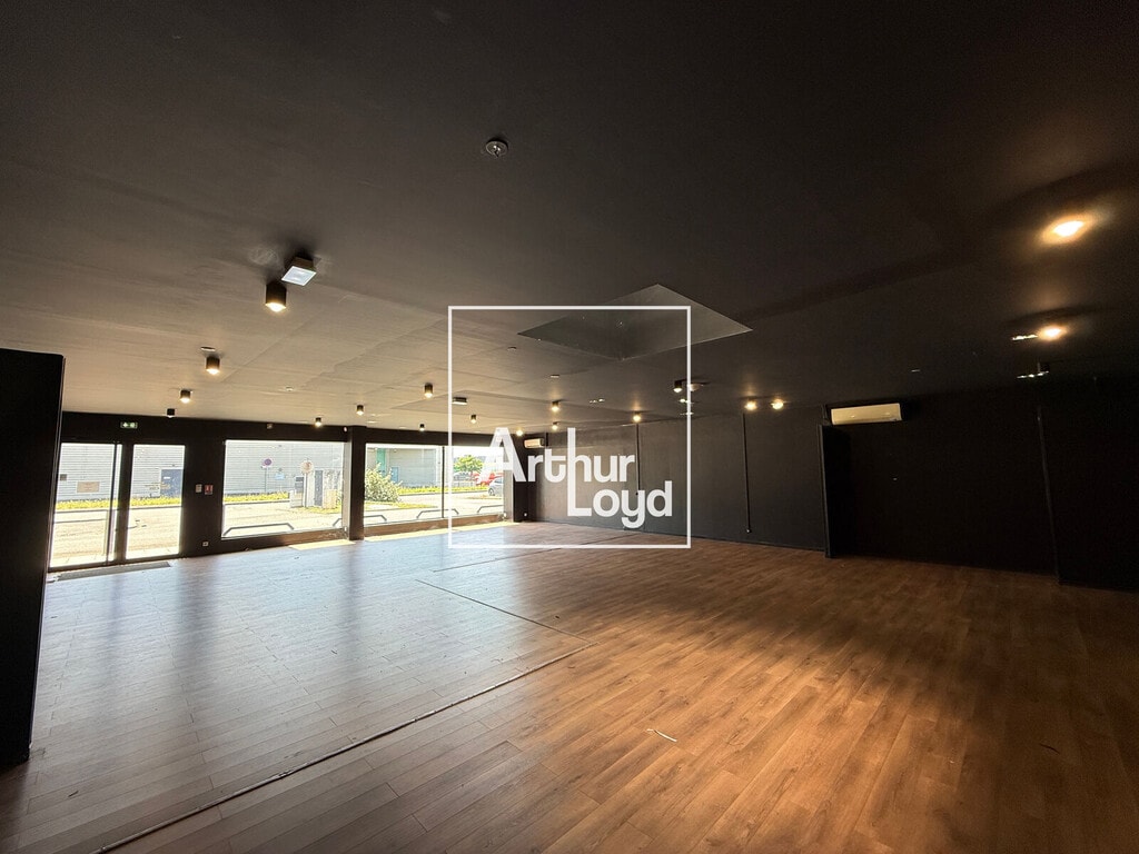 Location Commerce 450 m² - Photo 1