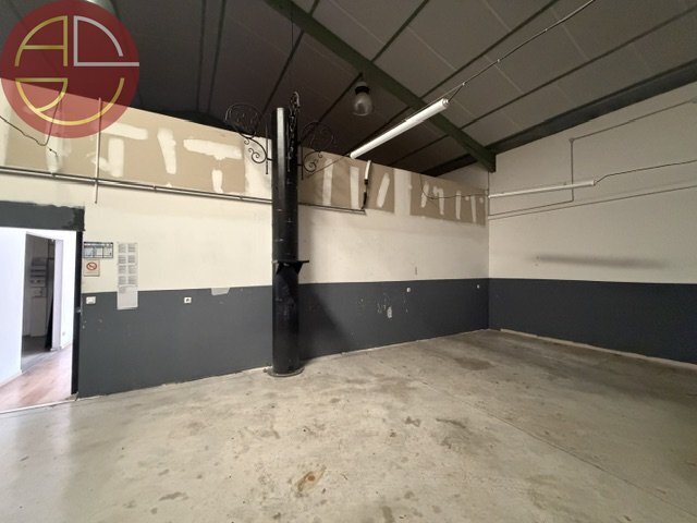 Retail in Colomiers to rent - Interior Photo - Image 3 of 4