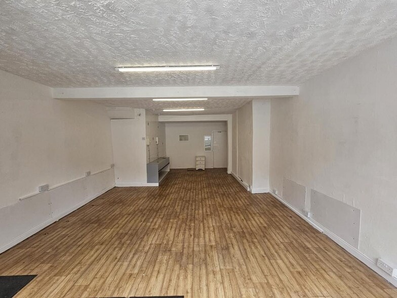 24 Stockport Rd, Stockport to rent - Building Photo - Image 3 of 10