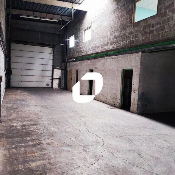 Light Industrial in Valenton to rent - Building Photo - Image 3 of 8