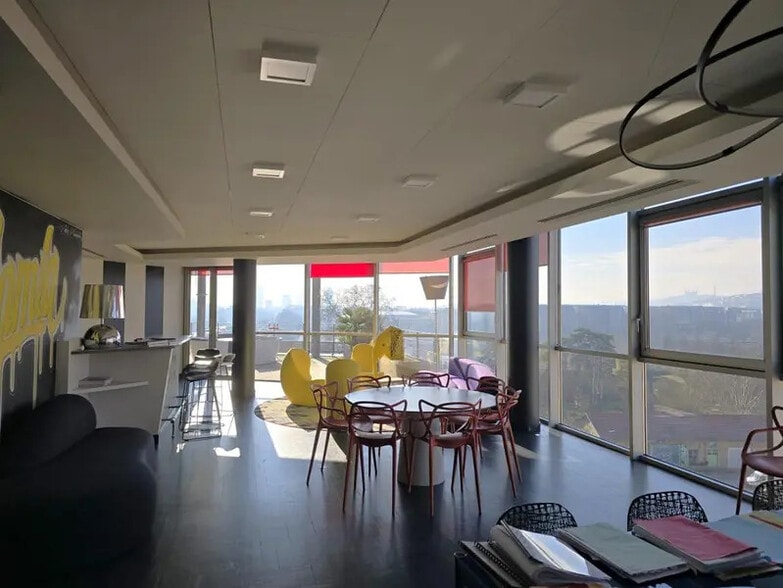 5 Avenue De Poumeyrol, Caluire-et-Cuire for sale - Building Photo - Image 3 of 12