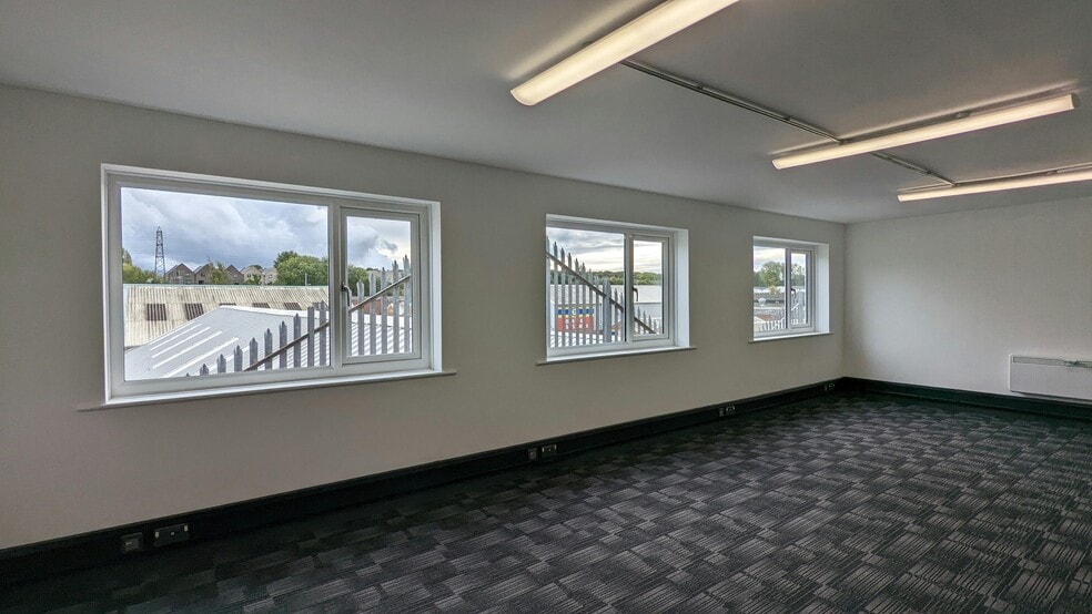 207-209 Torrington Ave, Coventry to rent - Building Photo - Image 2 of 15