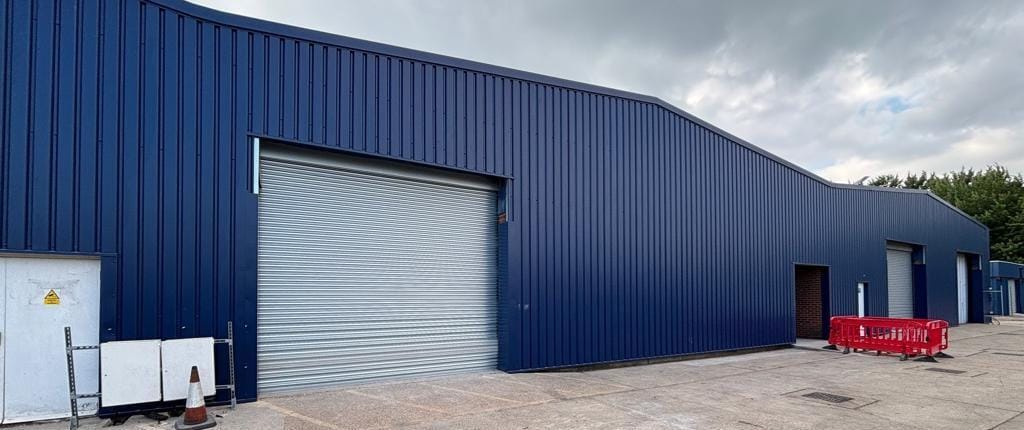 Limberline Spur, Portsmouth to rent Building Photo- Image 1 of 3