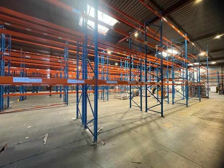 Light Industrial in Émerainville to rent - Building Photo - Image 3 of 5