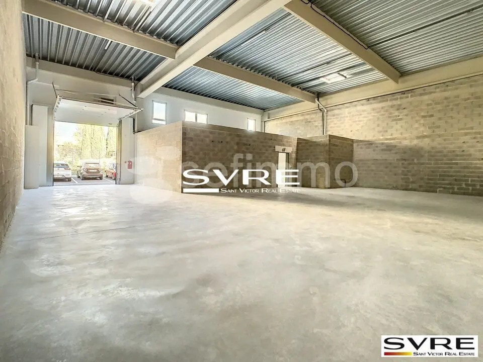 Location Local d'activités 330 m² - Photo 1