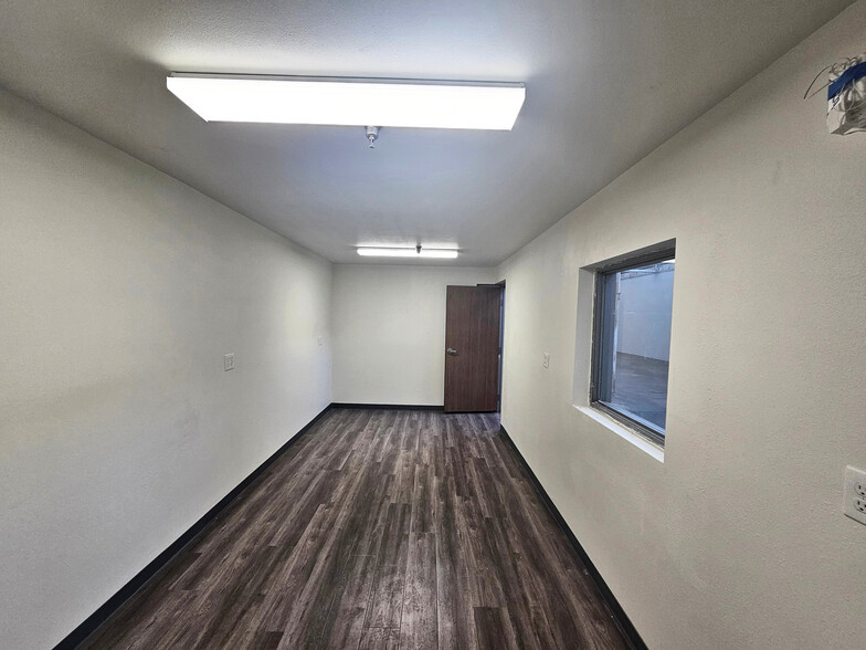 1711-1723 E 58th Pl, Los Angeles, CA for rent - Interior Photo - Image 3 of 13