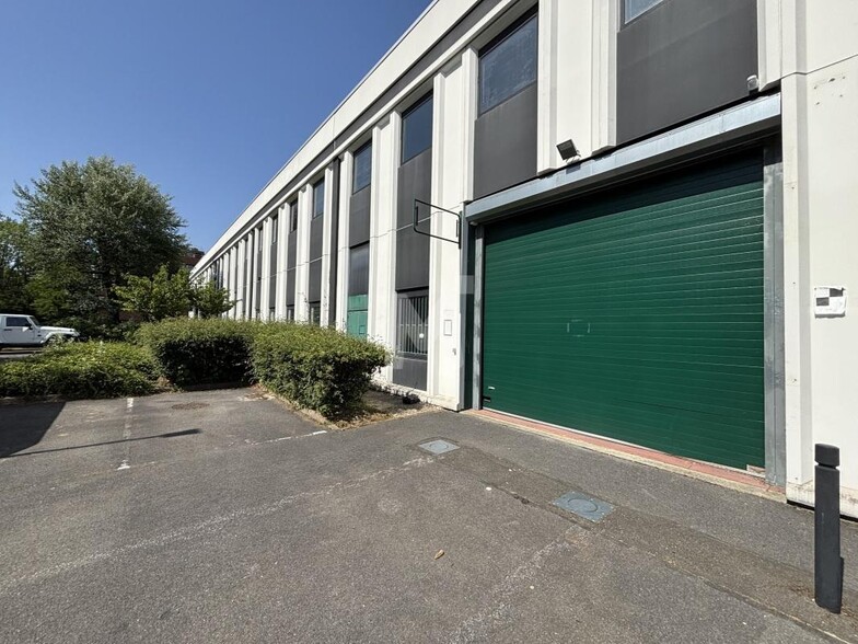 Light Industrial in Verrières-le-Buisson to rent - Building Photo - Image 2 of 9