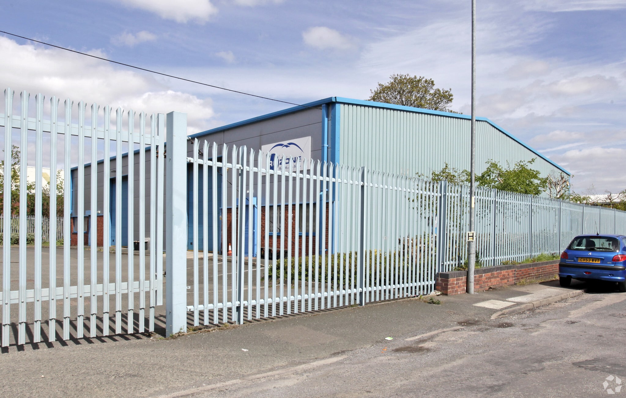 Queen St, Darlaston to rent Primary Photo- Image 1 of 3