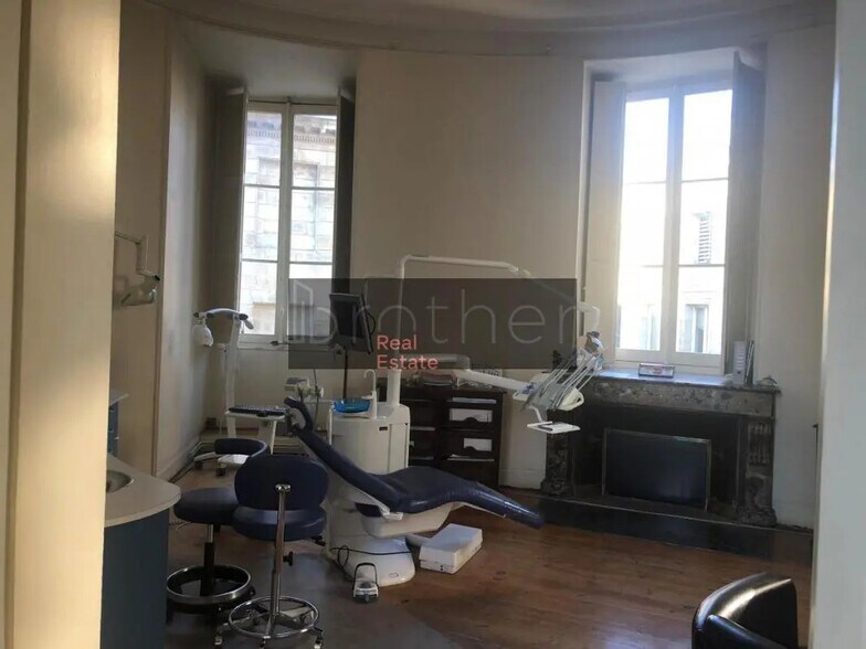 Office in Bordeaux to rent - Interior Photo - Image 2 of 9