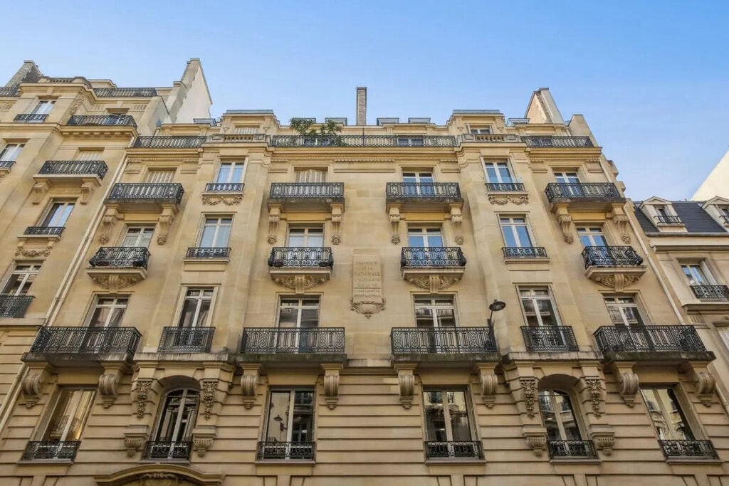 Location Bureaux 273 m² - Photo 1
