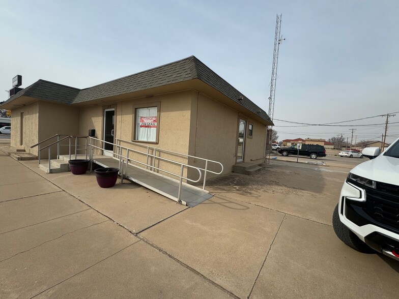 702 W Main St, Artesia, NM for sale - Building Photo - Image 2 of 25